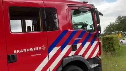 HOOOONK! Dutch Firefighters and Truckers Come to the Aid of Farmers and Protest in Support