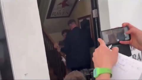 Keir Starmer getting kicked out of a British Pub by the owner! (a British Patriot!)