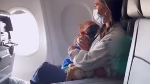 Baby and Mother Kicked off Plane due to Mask Violation