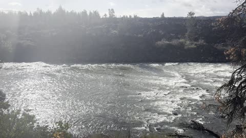 A TRULY EPIC Volcanic & River Wonderland – Deschutes River Trail – Central Oregon – 4K