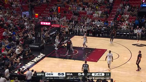 Terry Rozier directs the fastbreak and euros to give Miami the lead in the 3Q!