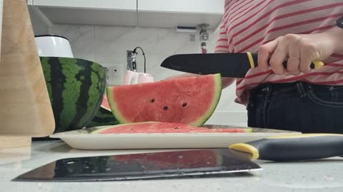 Korean watermelon cutting