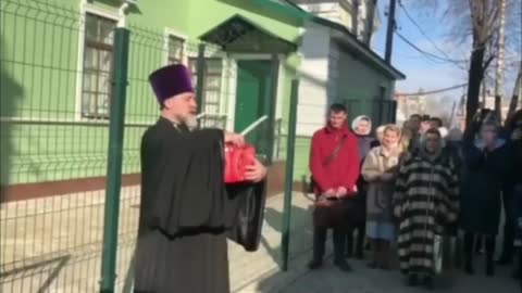 Russia Devotees Break Lockdown To Attend Easter Services