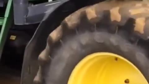 tractors stuck, machines accelerating (22)