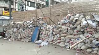 Yangon residents build complex barricades