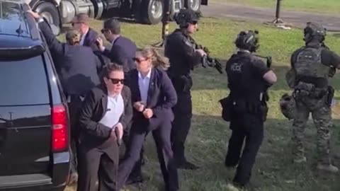 Watch the three Secret Service women in this video. !! Looks like they don't know what to do