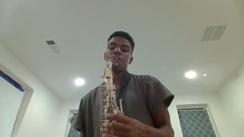 saxphone player tiago