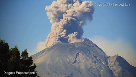 Eruption of the Popocatepetl volcano, Mexico