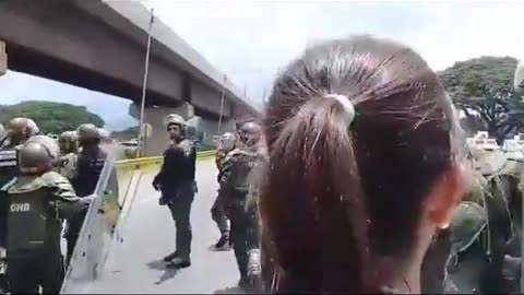 Venezuelan opposition leader María Corina confronts armed forces