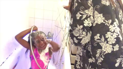 SHAMPOO PRANK ON ITS MINAI- FUNNY PRANKS (must watch!!)