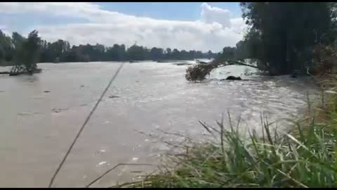 relax sound meditation,- overflowing high river Fiume Serio Bergamo Italy , Relajar el Sonido