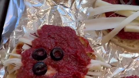 ☠️ Mummy English Muffin Pizza