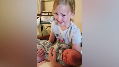 Legendary Moments When Siblings First Meet Newborn Babies Funny Baby Videos (1)