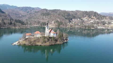Озеро Блед, Словения. Сьемка с дрона. 21.03.2022. Bled lake, video from drone.