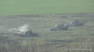 Russian tanks fire on Ukrainian troops WAR SCENES