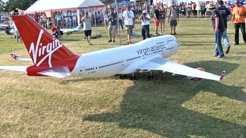 WOW !!! STUNNING !!! BIGGEST RC AIRPLANE IN THE WORLD BOEING 747-400 VIRGIN ATLANTIC AIRLINER FLIGHT
