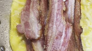 Check out this recipe for a delicious carnivore bacon sarnie!!