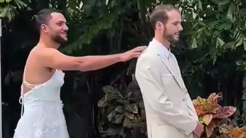 Best friend's prank on wedding day 😂😂
