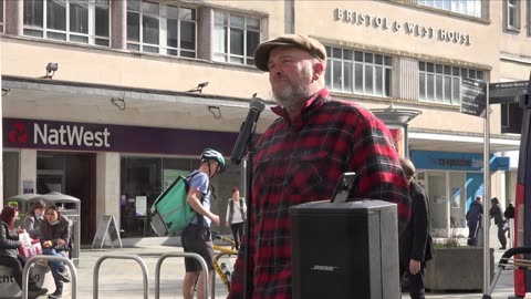 The Art of Andy Marchal Crooner Busking. The Ocean City Plymouth 22nd October 2022