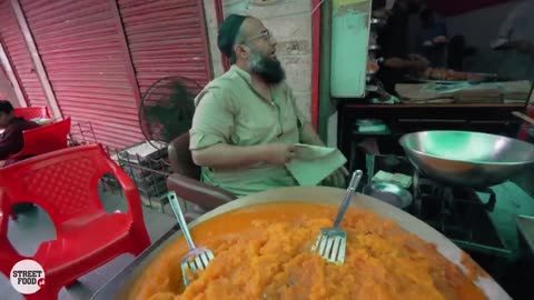 Nashta at Fresco Since 1952 _ Burns Road Karachi Street Food Matri Halwa, Qeema Kahori Poori