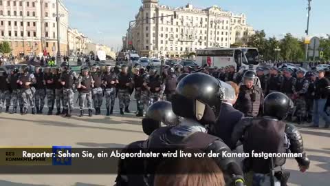 Polizei-Irrtum auf Demo in Moskau - Kreml-Abgeordneter festgenommen