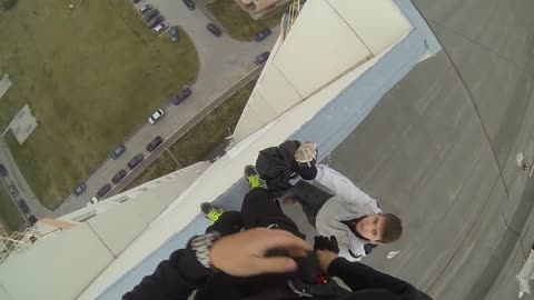 BASE jump. Прыжок с 17 этажного дома.