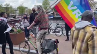 Woke Man Shows Up To #FreePalestine Rally With Rainbow Flag, Immediately Regrets It