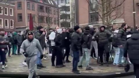 Muslim immigrants attack Dutch police after Pegida activist Edwin Wagensveld burned Koran.