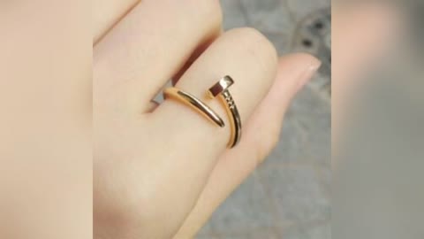 SIMPLE LIGHT WEIGHT GOLD HAND RINGS DESIGNS || SIMPLE RINGS 2021