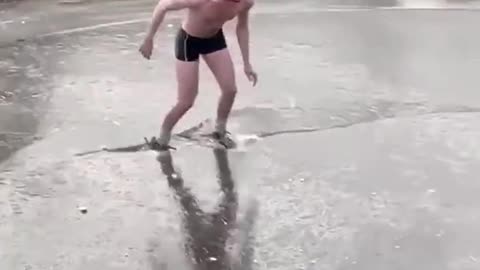 Meanwhile in Amsterdam - Ice Skating Fail