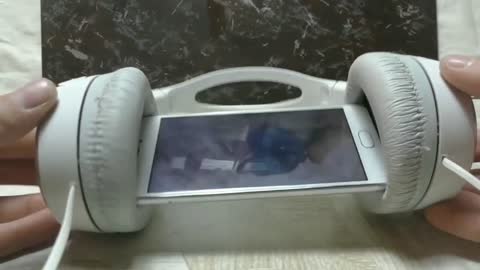 Cellphone Holder Hack Using Earphone