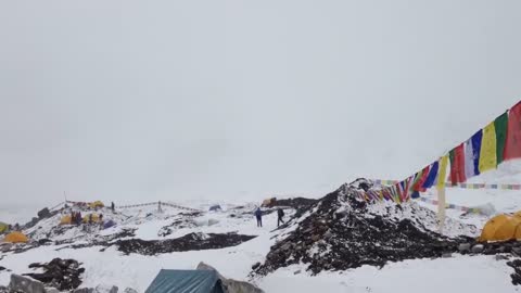 Hit by Avalanche in Everest Basecamp 25.04.2015