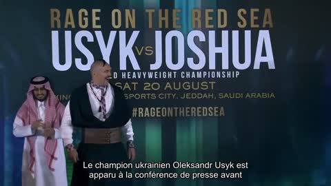 Le champion ukrainien Oleksandr Usyk est apparu à la conférence de presse avant le combat à l'image