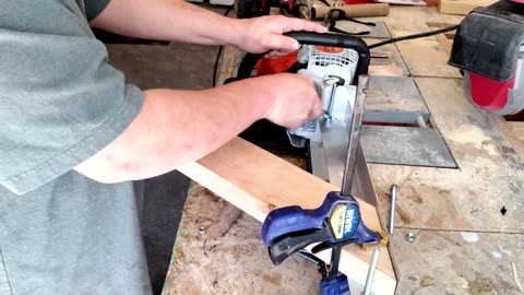 Phatboy makes an Alaskan saw mill Pt 3 - Saw handle