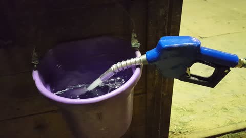 Farmer Makes Pump Nozzle For The Water Hose That Turns Off Automatically