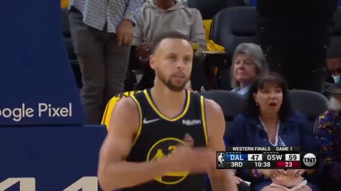 Stephen Curry starts dancing after Hitting back-to-back Threes in game 1