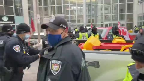 Ottawa this morning, Justin Trudeau's police continue to steal gasoline from truck drivers. Respect for Canadian truckers!