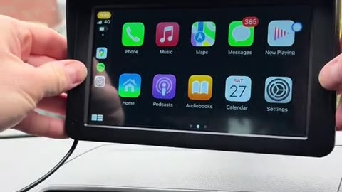 Upgrage your old car by installing this carplay screen!