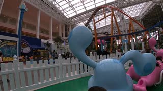 Flying dogs at Nickelodeon Universe