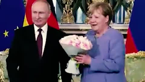 The moment of President Putin and the Ladies ✌#xuhuongtiktok #fypシ #viral #foryou #vladimirputin #putin #russia #🇷🇺 #nga #ukraine
