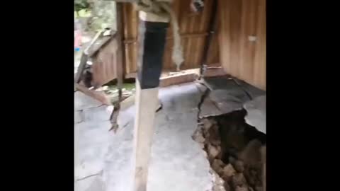 Video: Diez familias fueron evacuadas en Cimitarra luego de que la tierra se abriera