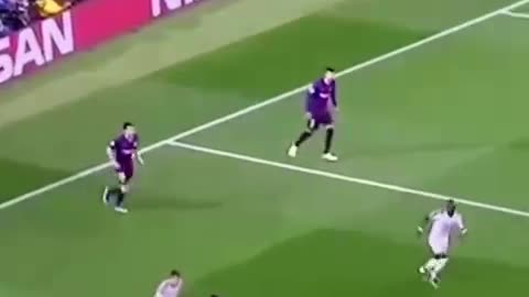 Messi dribbling