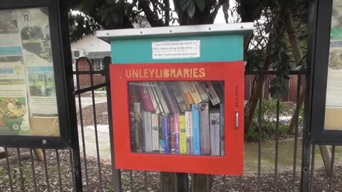 ERMAHGERD - I'm putting books in the street library - Episode 4 - Clarence Park