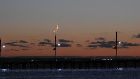 2% waning crescent moonrise