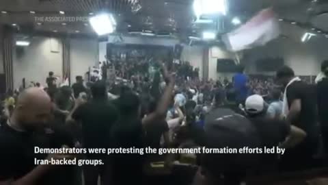 Protesters breach Iraq parliament