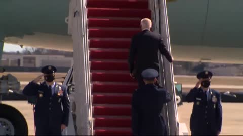 President Biden falls on Air Force One stairs !!