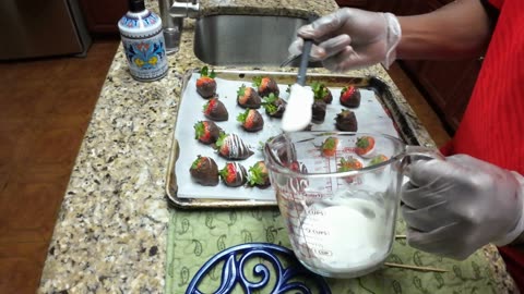 How To Make Chocolate Covered Strawberries Target Gift Ideas #strawberries