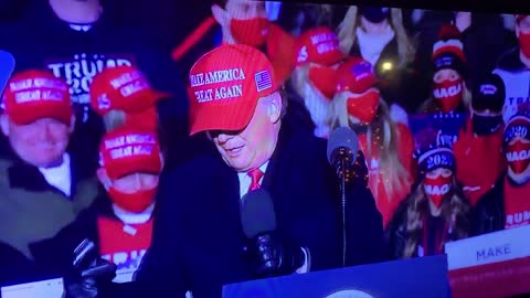President Trump microphone slam