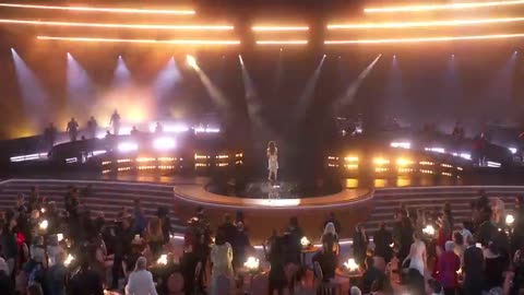 Miley_Cyrus_-_Flowers__LIVE_at_the_66th_Grammys