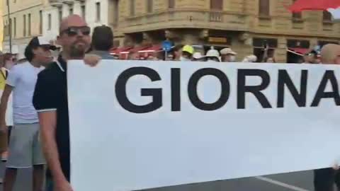 VERONA, 21 AGOSTO 2021, PROTESTE IN PIAZZA CONTRO LA DITTATURA!